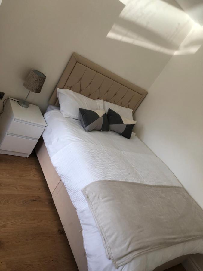 5 Bedroom House In Orpington Eksteriør bilde